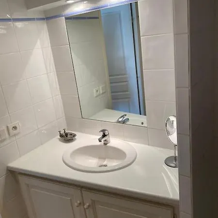 Deux Pieces Avec Terrasse Ensoleille Et Piscine Grimaud