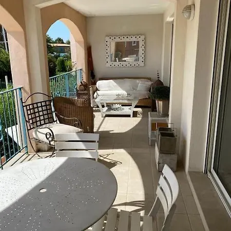 Deux Pieces Avec Terrasse Ensoleille Et Piscine Apartment *