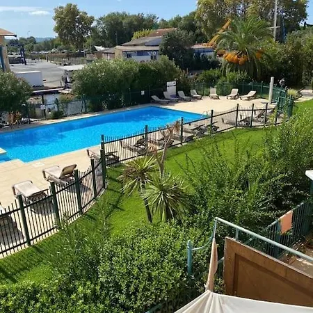 Deux Pieces Avec Terrasse Ensoleille Et Piscine Apartment Grimaud