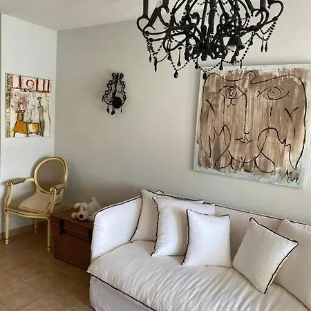Apartment Deux Pieces Avec Terrasse Ensoleille Et Piscine