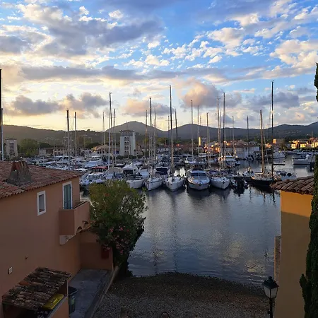 Deux Pieces Avec Terrasse Ensoleille Et Piscine Grimaud